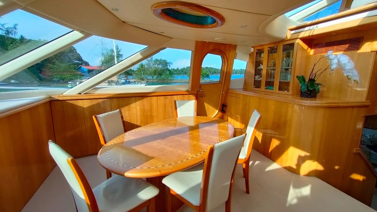 Аренда моторного тримарана Pachoud 86 Power Catamaran на Пхукете